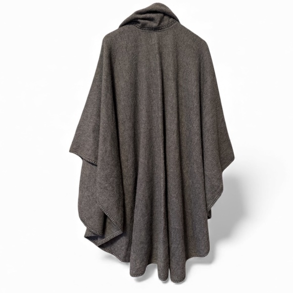Capchatex Alpaca Poncho Womens One Size Wrap Grey Button Front Scarf - Picture 2 of 3